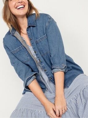 Old Navy Women's Oversized Boyfriend Utility-Pocket Jean Shirt Sz S Medium Wash